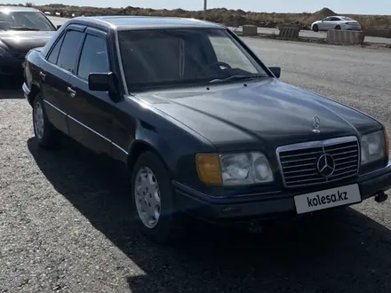 Mercedes-Benz E 220 1993 года за 2 000 000 тг. в Астана – фото 4