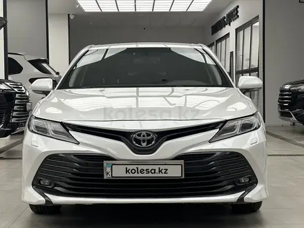 Toyota Camry 2018 года за 13 000 000 тг. в Актобе