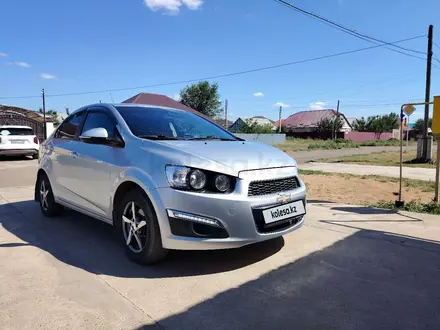 Chevrolet Aveo 2014 года за 3 800 000 тг. в Уральск – фото 2