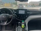 Toyota Camry 2022 года за 13 300 000 тг. в Атырау – фото 3