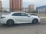 Toyota Camry 2022 года за 13 300 000 тг. в Атырау – фото 4