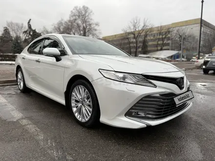 Toyota Camry 2020 года за 17 000 000 тг. в Алматы – фото 2