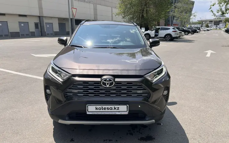 Toyota RAV4 2021 года за 18 900 000 тг. в Астана