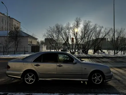 Mercedes-Benz E 220 1996 года за 4 300 000 тг. в Астана – фото 3