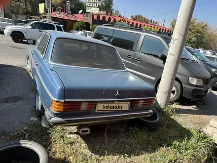 Mercedes-Benz E 250 1981 года за 1 000 000 тг. в Алматы – фото 2