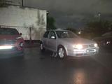 Volkswagen Golf 2001 года за 3 600 000 тг. в Астана
