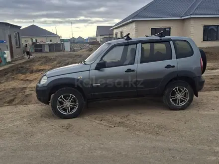 Chevrolet Niva 2015 года за 3 000 000 тг. в Атырау – фото 2