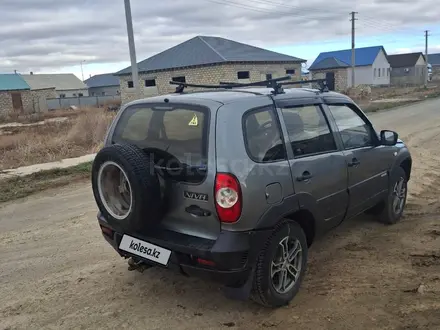 Chevrolet Niva 2015 года за 3 000 000 тг. в Атырау – фото 4