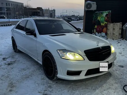 Mercedes-Benz S 550 2007 года за 4 690 000 тг. в Астана
