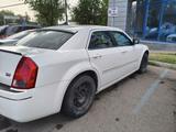 Chrysler 300C 2006 года за 3 700 000 тг. в Алматы – фото 2