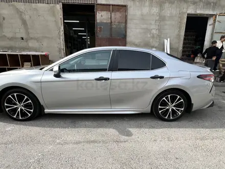 Toyota Camry 2020 года за 11 000 000 тг. в Тараз – фото 3
