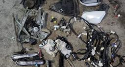 Toyota Camry 70 ручка комплекта замок ограничитель дверь боковое зеркала пр за 1 000 тг. в Алматы