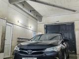 Toyota Camry 2015 года за 8 750 000 тг. в Актобе – фото 4