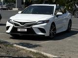Toyota Camry 2020 года за 8 700 000 тг. в Атырау