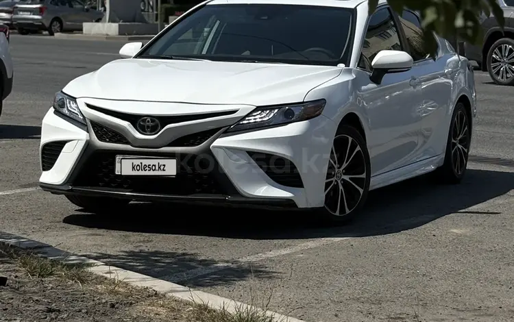 Toyota Camry 2020 года за 8 700 000 тг. в Атырау
