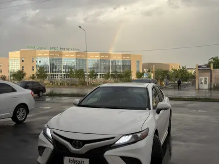 Toyota Camry 2020 года за 8 700 000 тг. в Атырау – фото 9