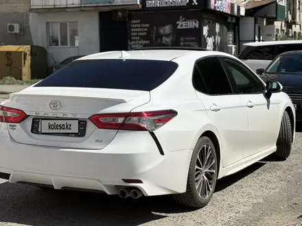 Toyota Camry 2020 года за 8 700 000 тг. в Атырау – фото 12