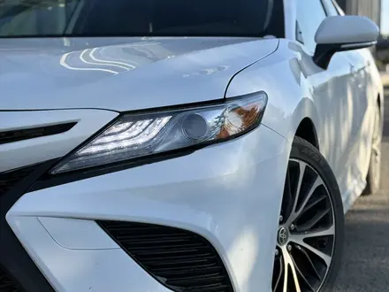 Toyota Camry 2020 года за 8 700 000 тг. в Атырау – фото 14