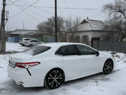 Toyota Camry 2020 года за 8 700 000 тг. в Атырау – фото 16