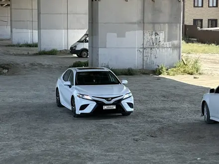 Toyota Camry 2020 года за 8 700 000 тг. в Атырау – фото 3
