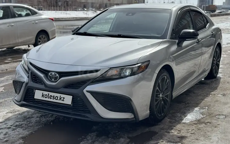 Toyota Camry 2021 года за 13 200 000 тг. в Астана