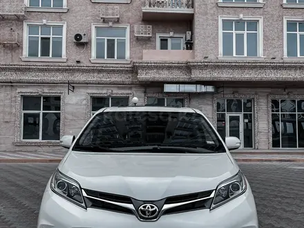 Toyota Sienna 2015 года за 16 000 000 тг. в Актау – фото 2