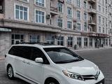 Toyota Sienna 2015 года за 15 750 000 тг. в Актау