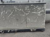 Радиатор охлаждения Мазда 6 3.0 AJ за 25 000 тг. в Алматы – фото 2