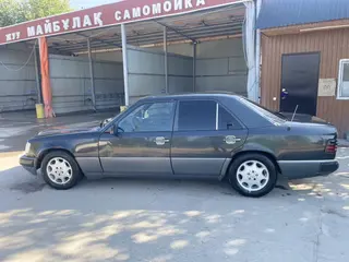 Mercedes-Benz E-Class, 1992