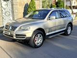 Volkswagen Touareg 2006 года за 6 000 000 тг. в Алматы