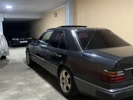 Mercedes-Benz E 230 1992 года за 1 750 000 тг. в Туркестан – фото 2