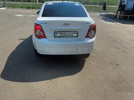 Chevrolet Aveo 2015 годаүшін4 000 000 тг. в Уральск – фото 2