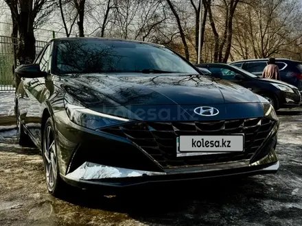 Hyundai Elantra 2022 года за 10 350 000 тг. в Алматы – фото 2