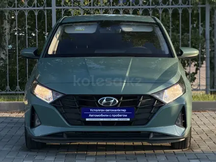 Hyundai i20 2023 года за 5 900 000 тг. в Кокшетау – фото 2