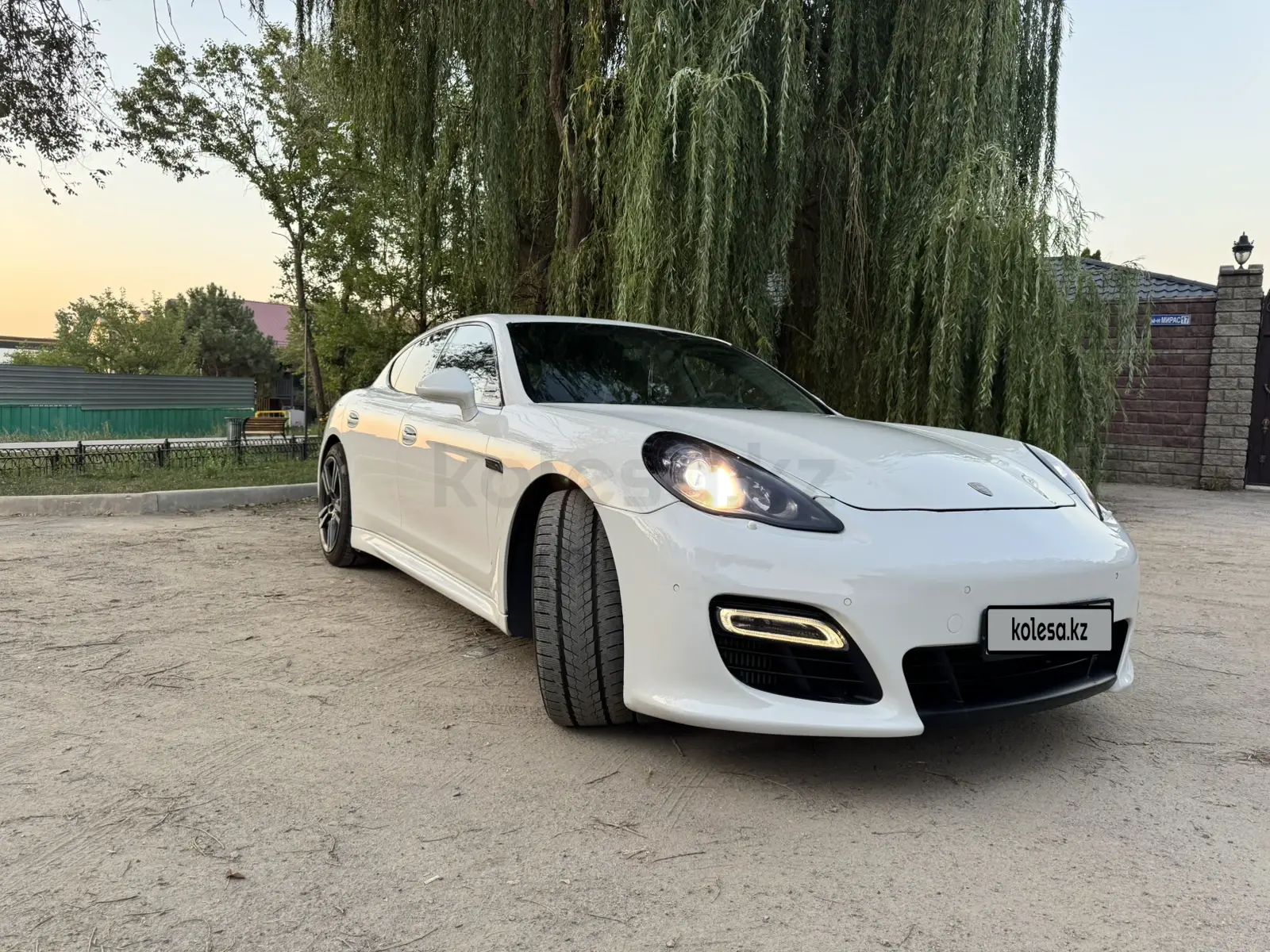 Porsche Panamera, 2011