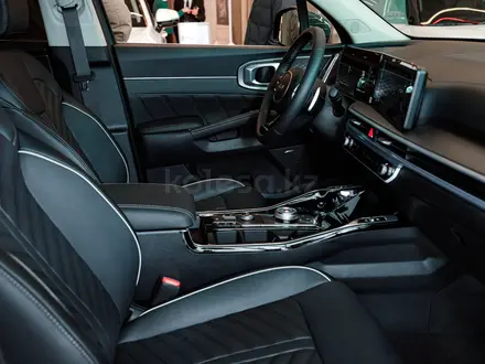 Kia Sorento Luxe 2026 года за 18 390 000 тг. в Астана – фото 17