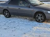 Toyota Camry 1998 года за 3 500 000 тг. в Шиели – фото 2