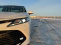 Toyota Camry 2019 года за 13 800 000 тг. в Актобе – фото 2