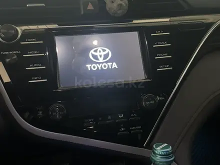 Toyota Camry 2018 года за 11 000 000 тг. в Семей – фото 8