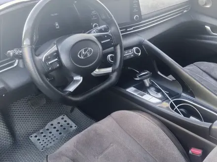 Hyundai Elantra 2023 года за 7 800 000 тг. в Актобе – фото 18