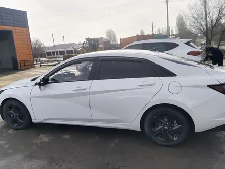 Hyundai Elantra 2023 года за 7 800 000 тг. в Актобе – фото 7