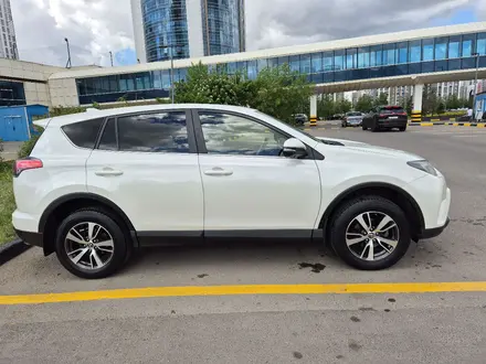Toyota RAV4 2016 года за 11 000 000 тг. в Астана – фото 3