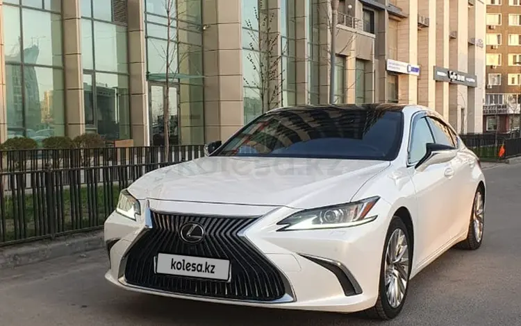 Lexus ES 250 2018 года за 21 000 000 тг. в Атырау