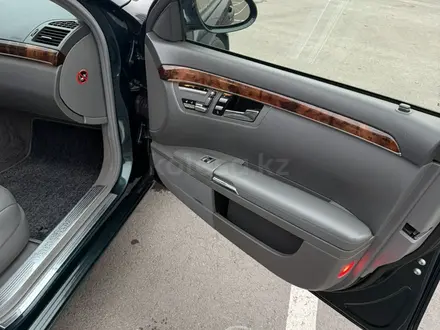 Mercedes-Benz S 500 2006 года за 5 800 000 тг. в Астана – фото 14