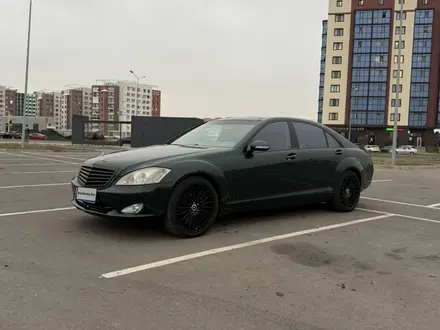 Mercedes-Benz S 500 2006 года за 5 800 000 тг. в Астана – фото 3