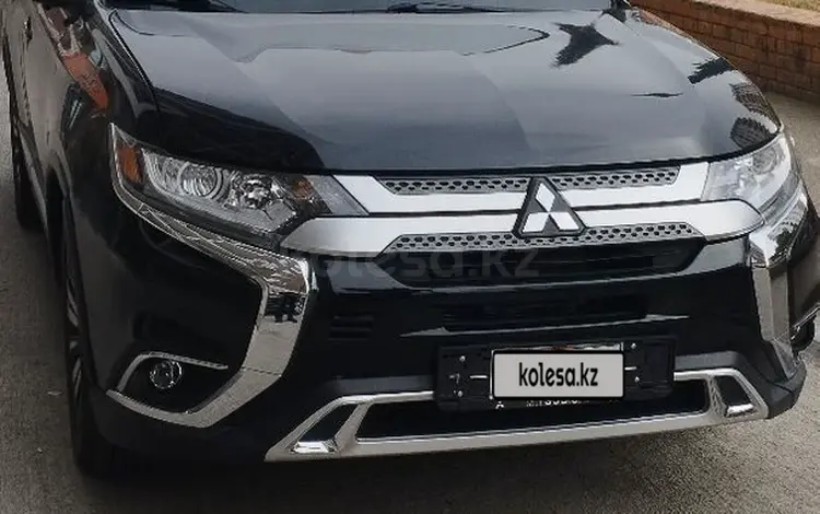 Mitsubishi Outlander 2018 годаүшін7 200 000 тг. в Актау