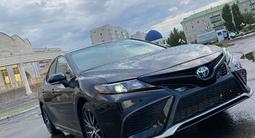 Toyota Camry 2022 года за 14 000 000 тг. в Уральск