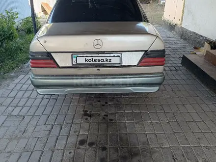 Mercedes-Benz E 200 1993 года за 1 200 000 тг. в Талдыкорган – фото 5