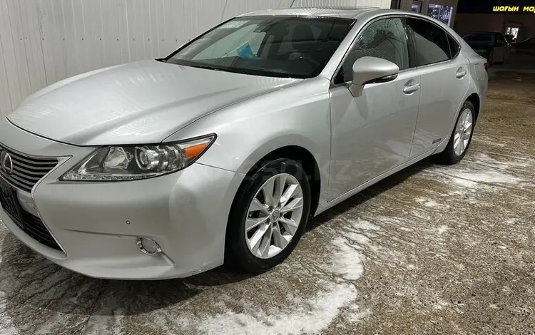 Lexus ES 300h 2013 годаfor7 800 000 тг. в Актау