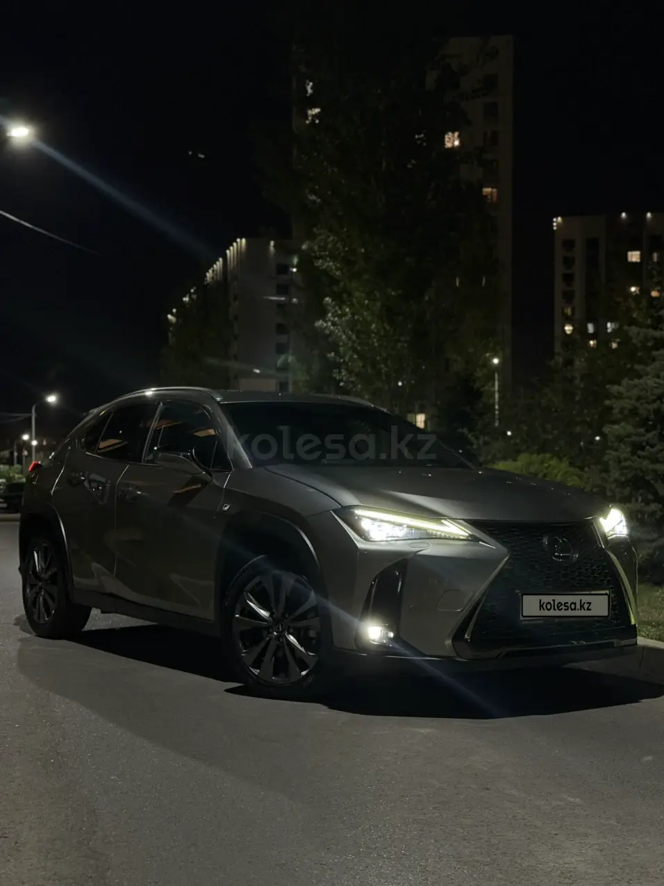 Lexus ux-200, 2019